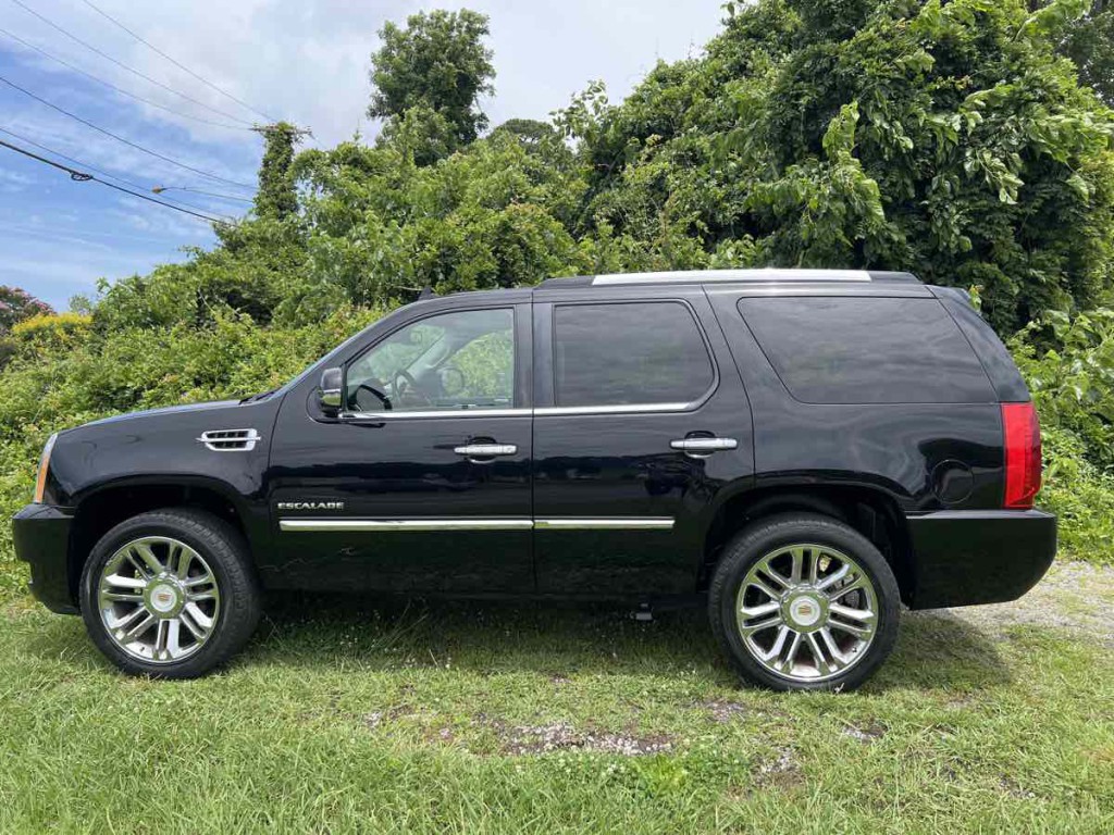 2013 Cadillac Escalade Image 3