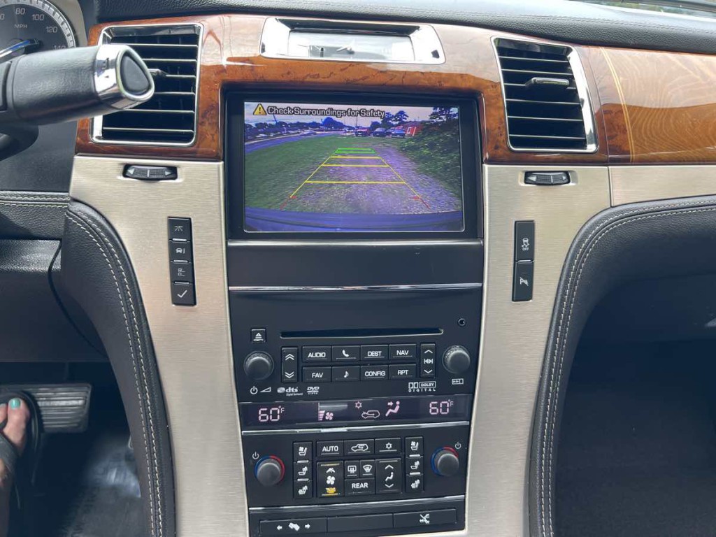 2013 Cadillac Escalade Image 4