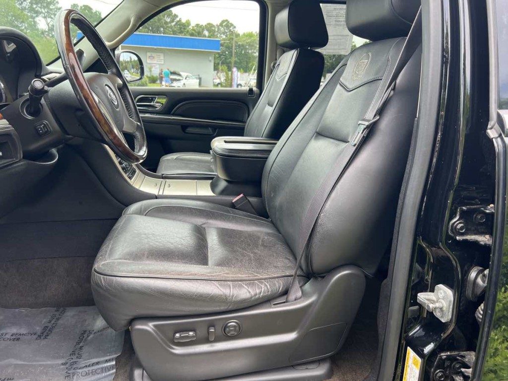 2013 Cadillac Escalade Image 11