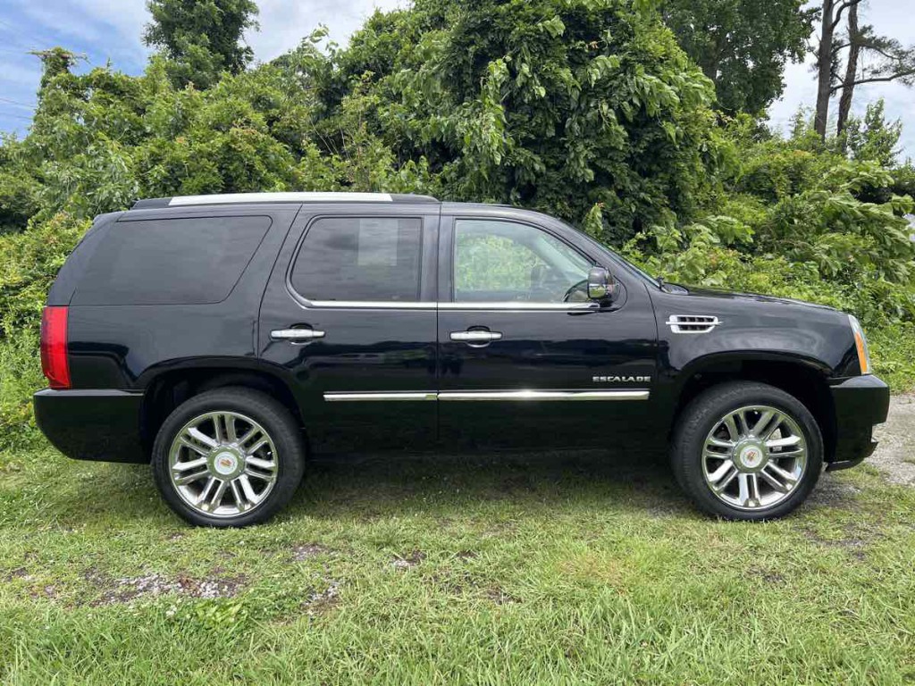2013 Cadillac Escalade Image 12
