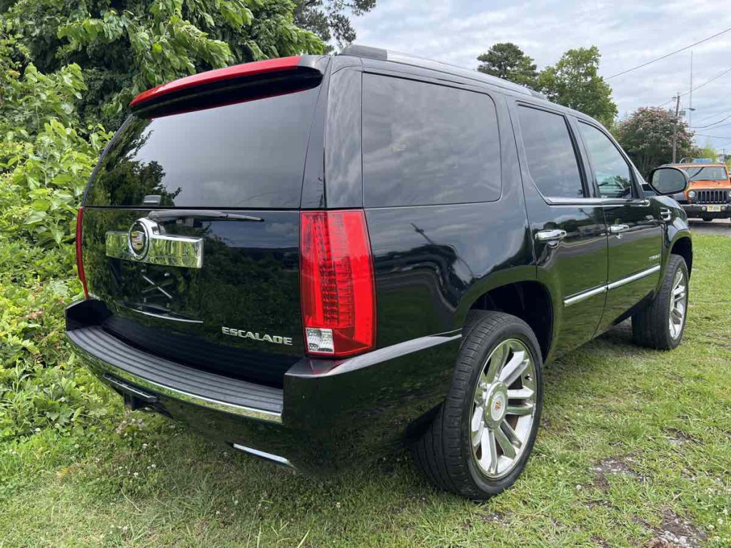 2013 Cadillac Escalade Image 14