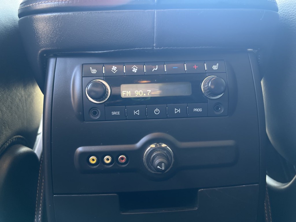 2013 Cadillac Escalade Image 16