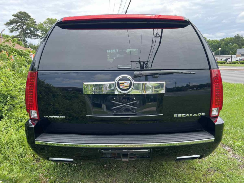 2013 Cadillac Escalade Image 17