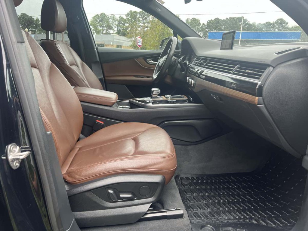 2017 Audi Q7 Image 12