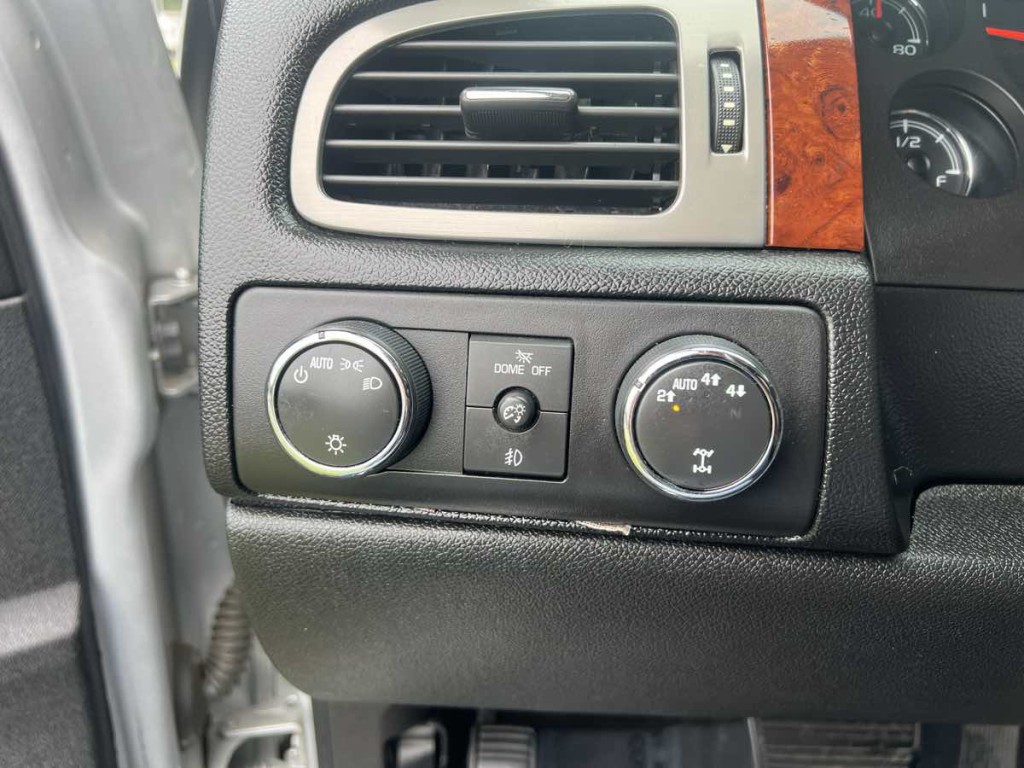 2014 Chevrolet Suburban Image 6