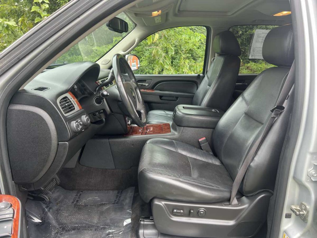 2014 Chevrolet Suburban Image 10
