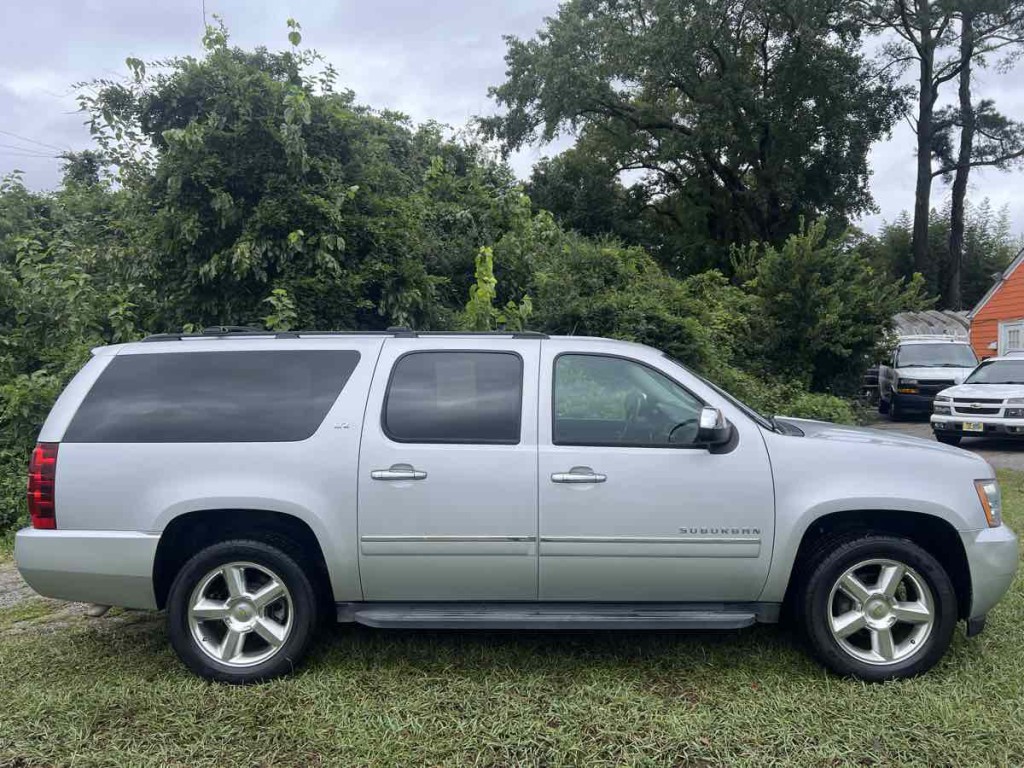 2014 Chevrolet Suburban Image 13