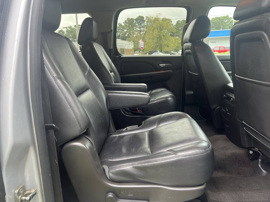 2014 Chevrolet Suburban Image 14
