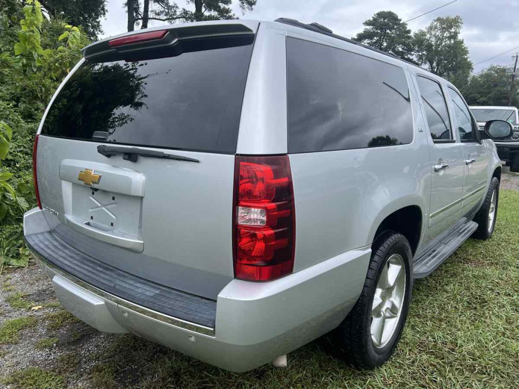 2014 Chevrolet Suburban Image 15