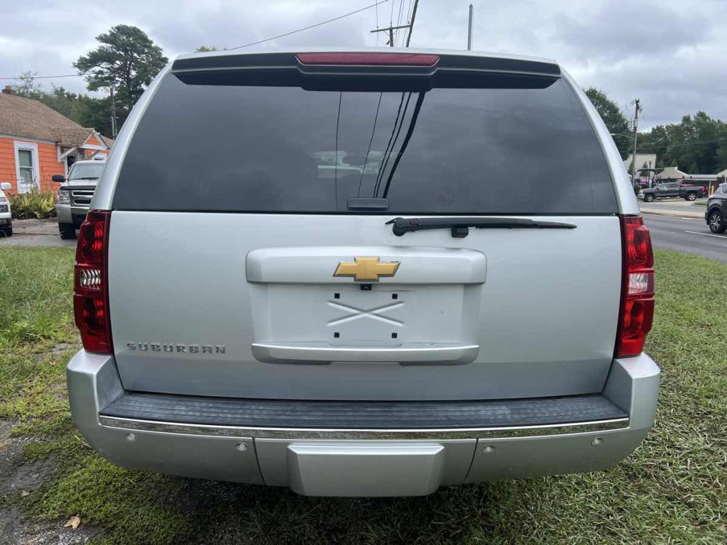 2014 Chevrolet Suburban Image 18