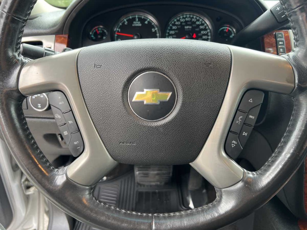 2013 Chevrolet Avalanche Image 3