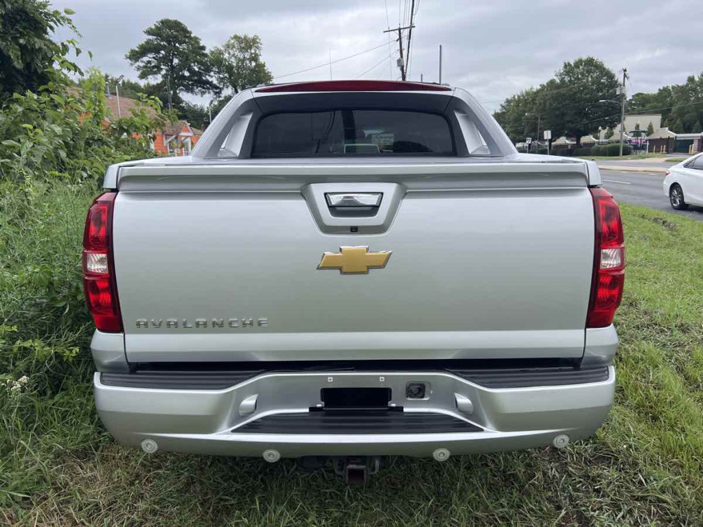 2013 Chevrolet Avalanche Image 19