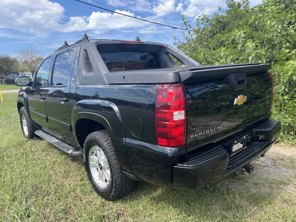 2012 Chevrolet Avalanche Image 5