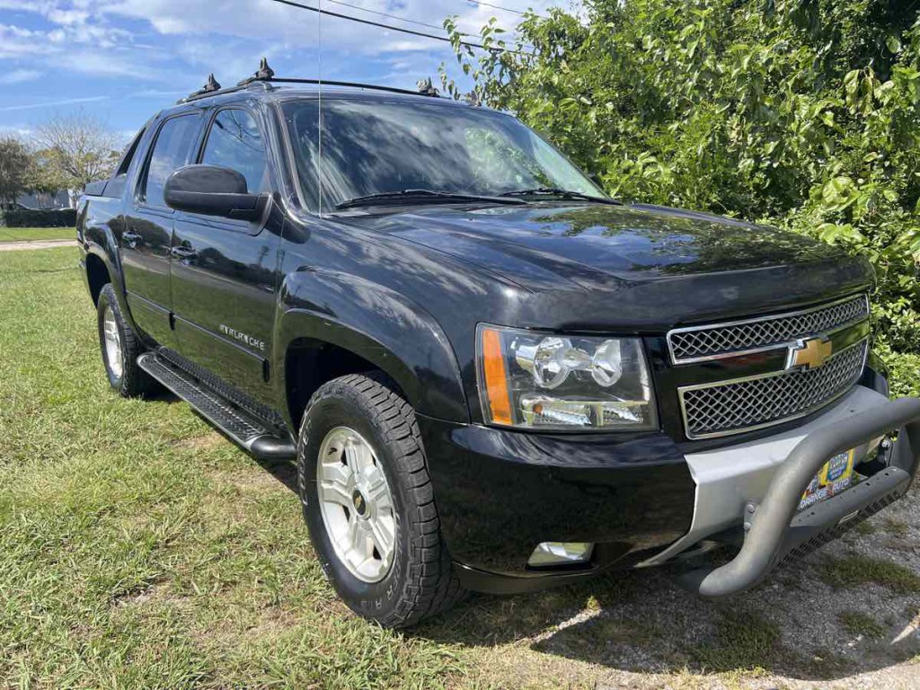 2012 Chevrolet Avalanche Image 9