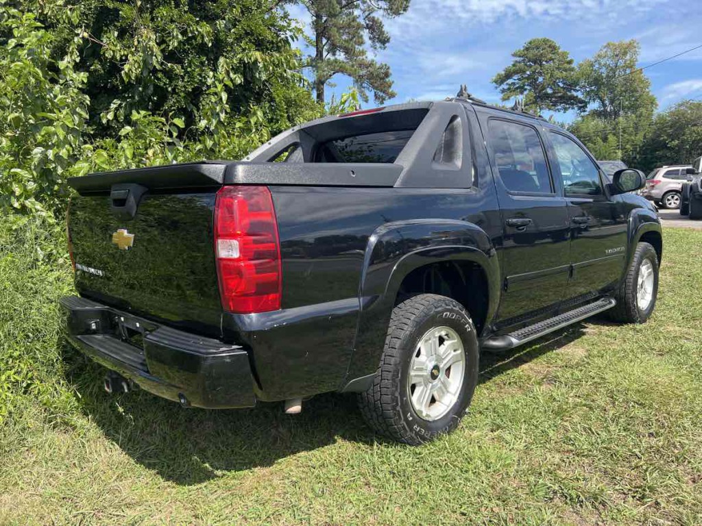2012 Chevrolet Avalanche Image 13