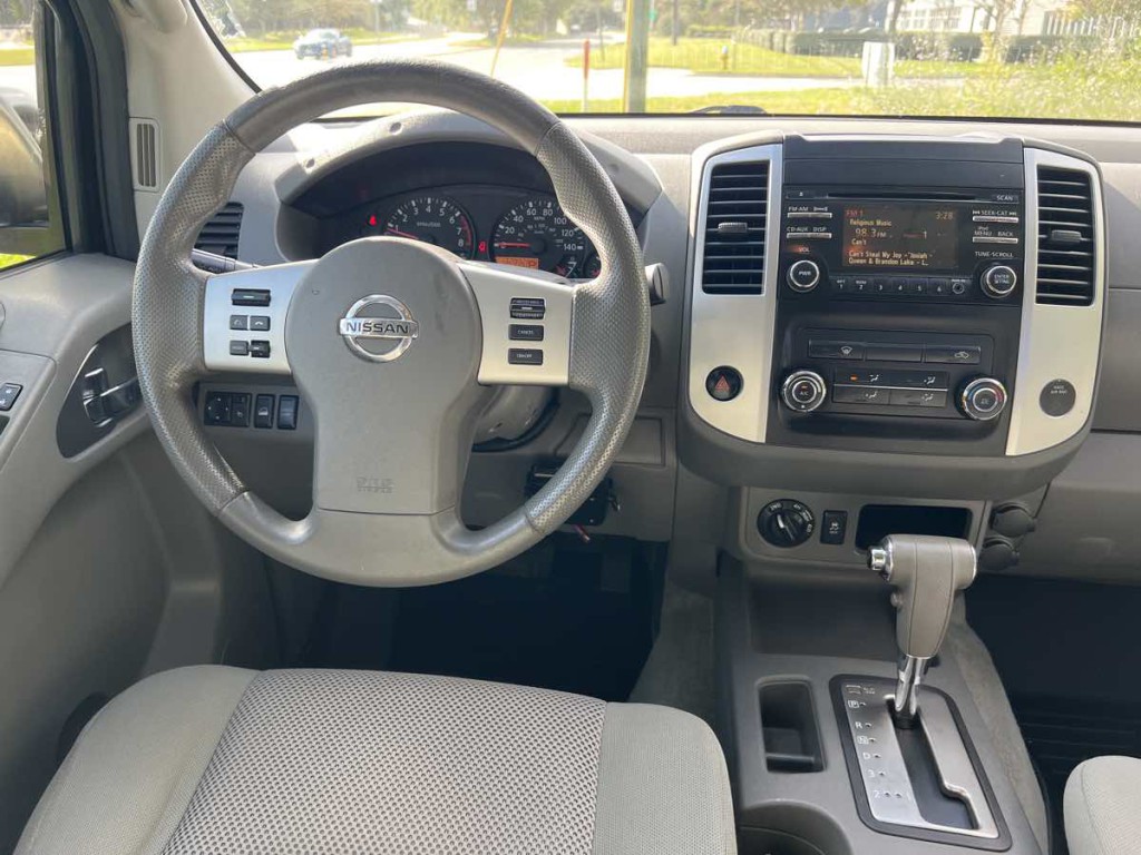 2014 Nissan Frontier Image 2