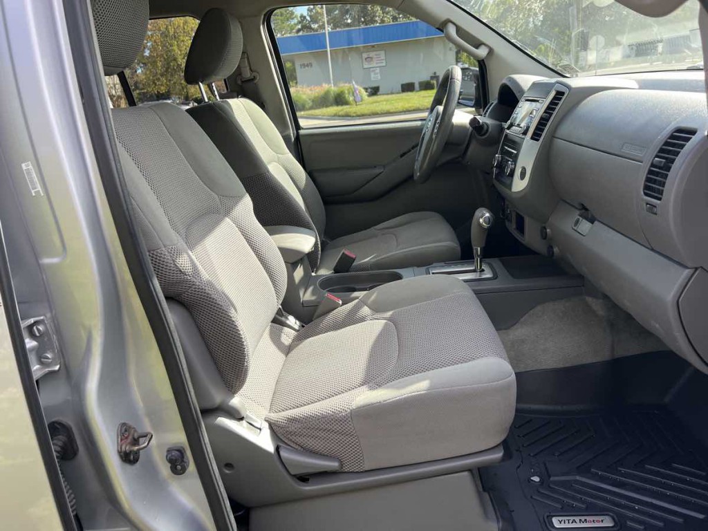 2014 Nissan Frontier Image 10