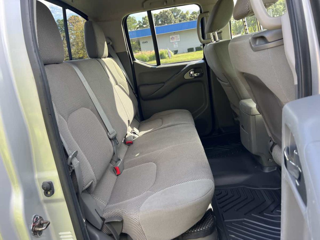 2014 Nissan Frontier Image 12