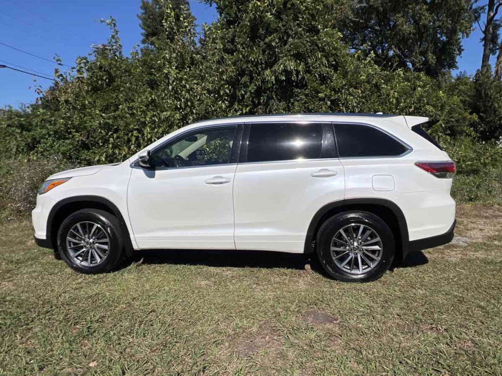 2015 Toyota Highlander Image 4