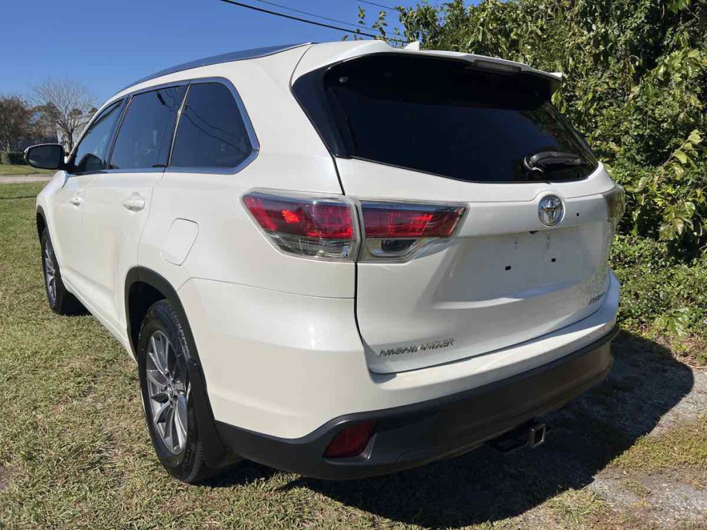 2015 Toyota Highlander Image 6