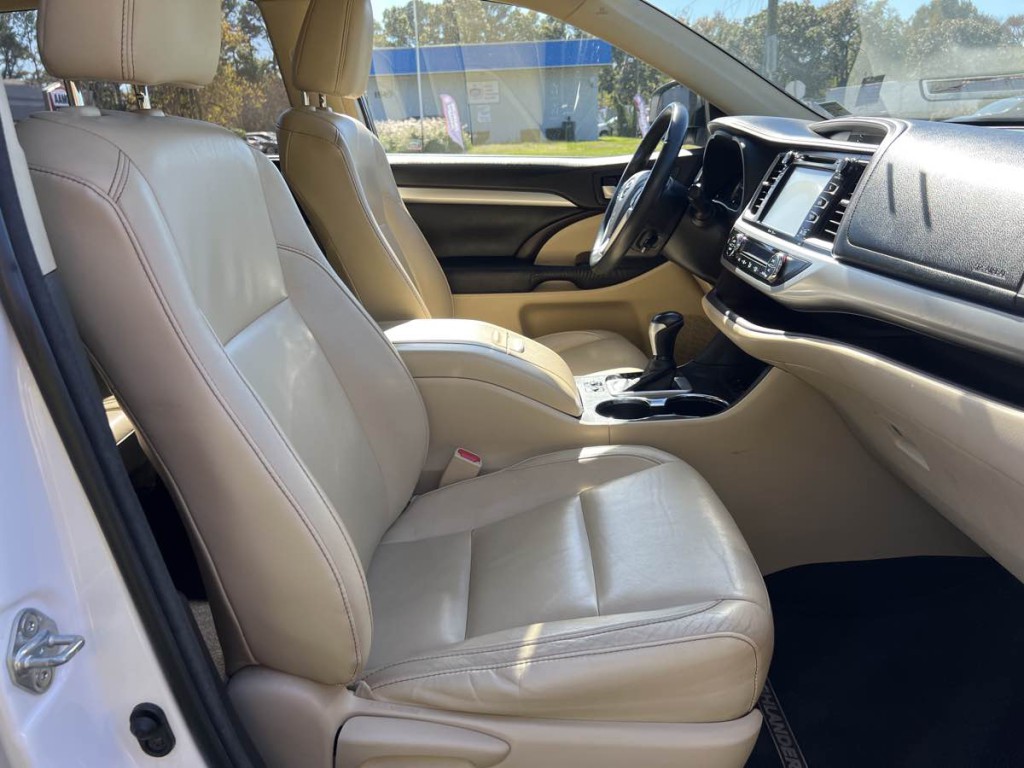 2015 Toyota Highlander Image 11