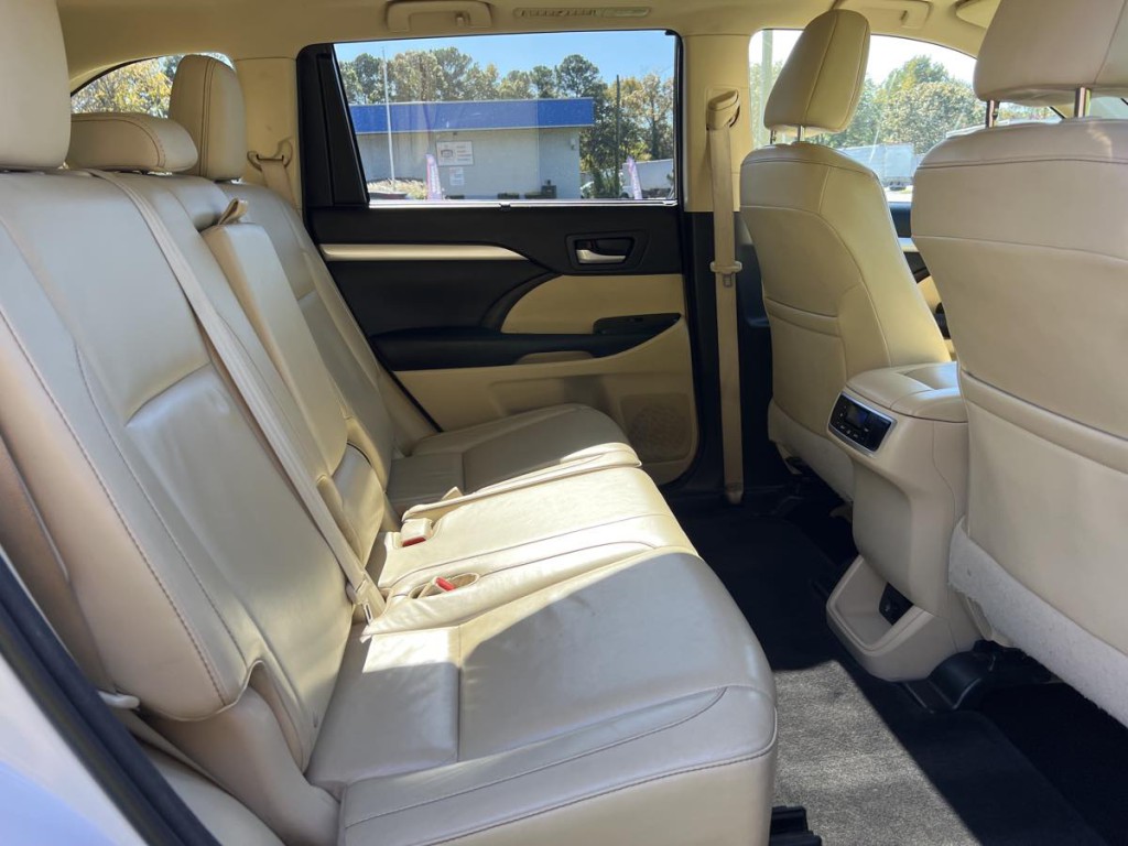 2015 Toyota Highlander Image 13