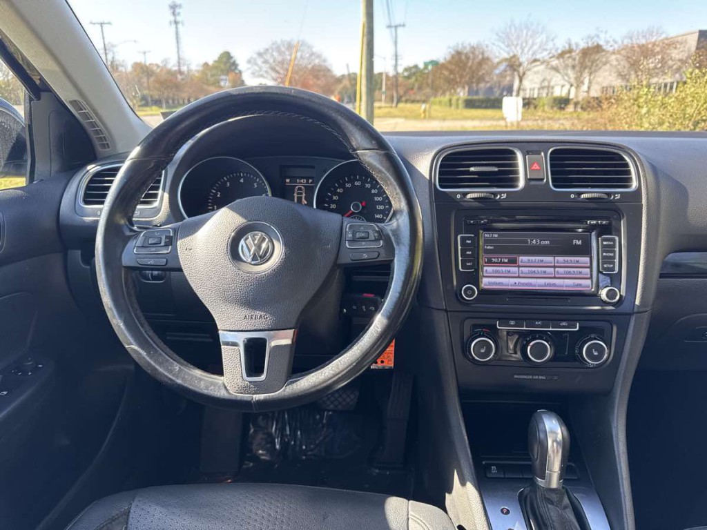 2013 Volkswagen Jetta Image 2