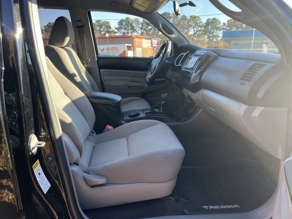 2015 Toyota Tacoma Image 11