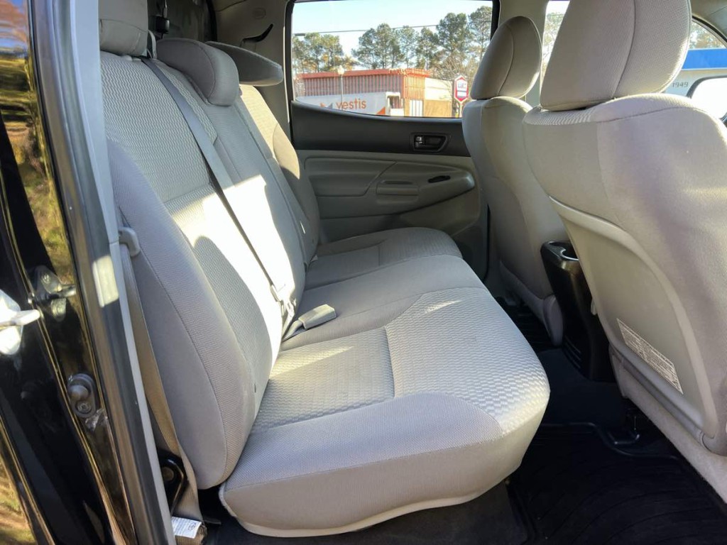 2015 Toyota Tacoma Image 13