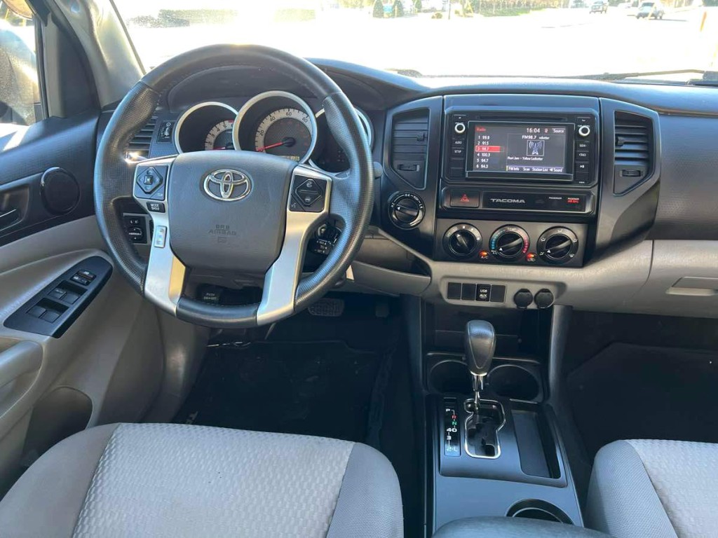2015 Toyota Tacoma Image 2