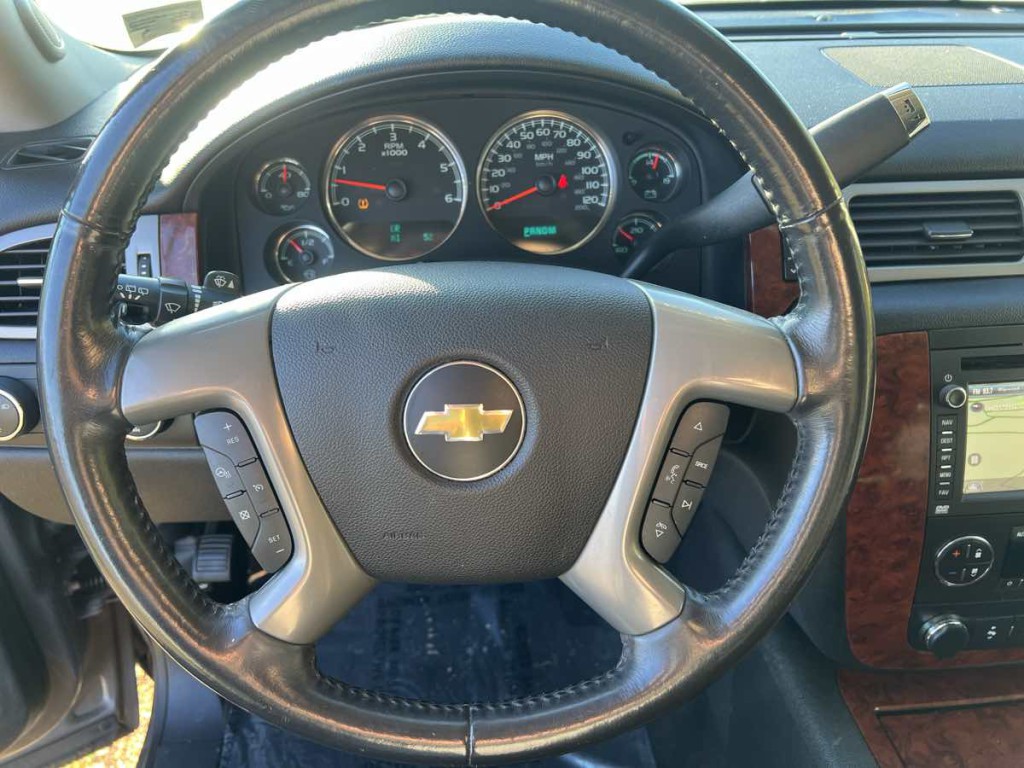 2013 Chevrolet Suburban Image 3