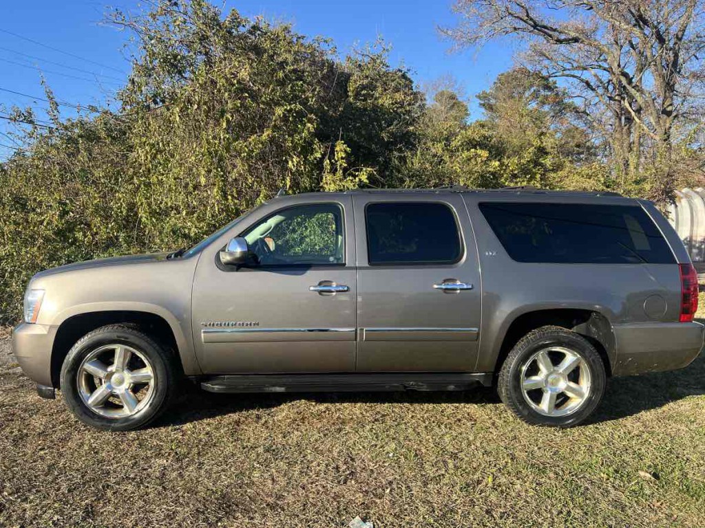 2013 Chevrolet Suburban Image 4