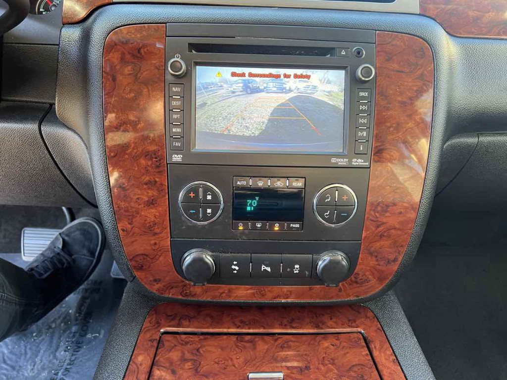 2013 Chevrolet Suburban Image 5