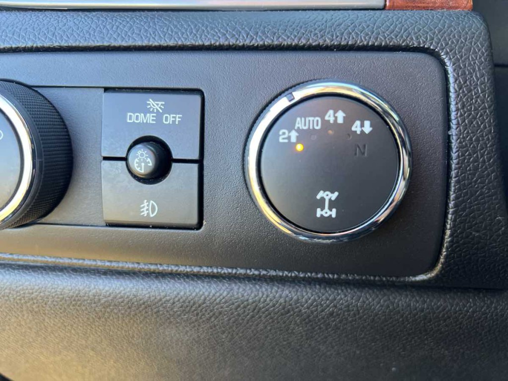 2013 Chevrolet Suburban Image 6