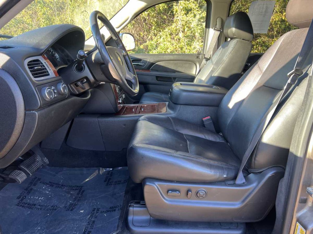 2013 Chevrolet Suburban Image 8