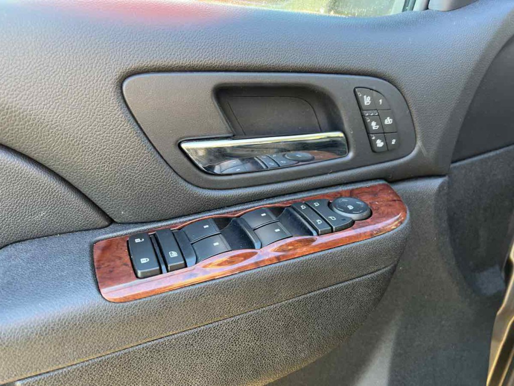 2013 Chevrolet Suburban Image 9