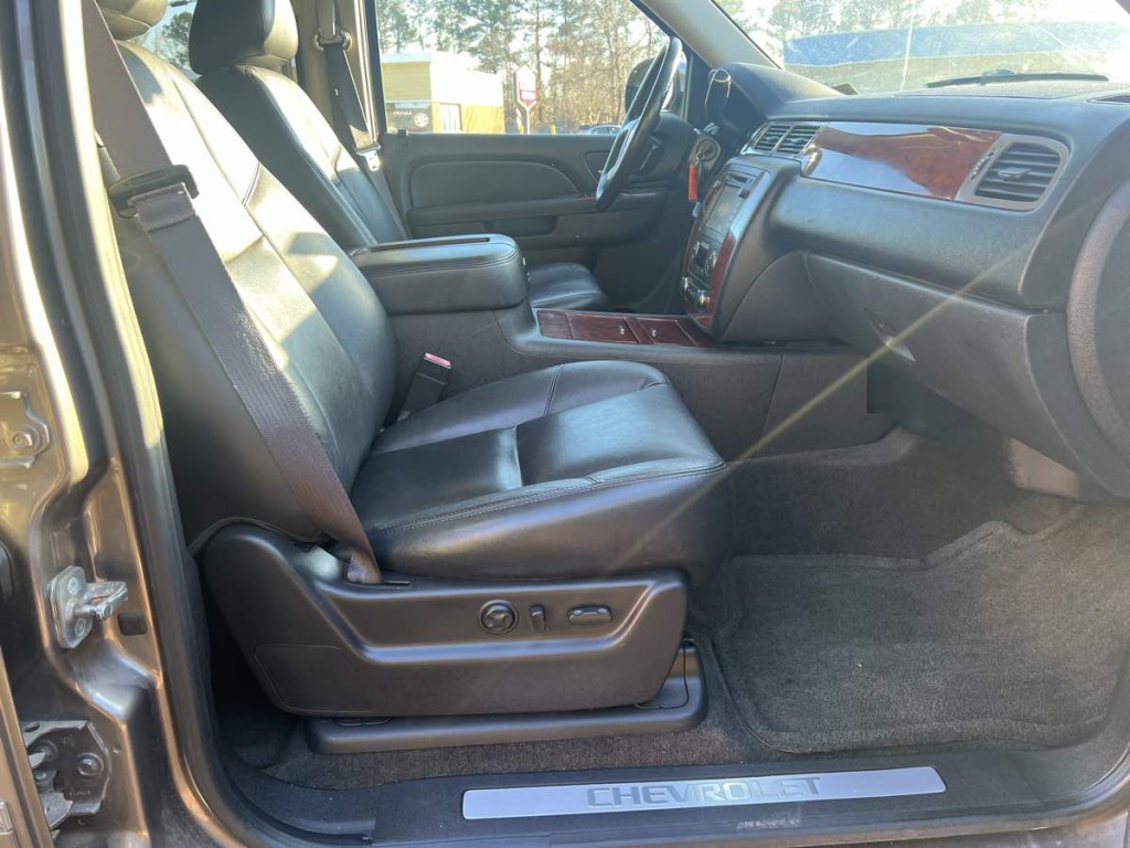 2013 Chevrolet Suburban Image 11