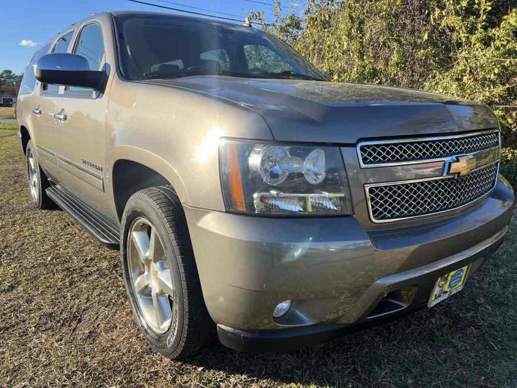 2013 Chevrolet Suburban Image 12