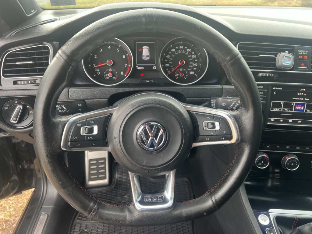 2016 Volkswagen GTI Image 3