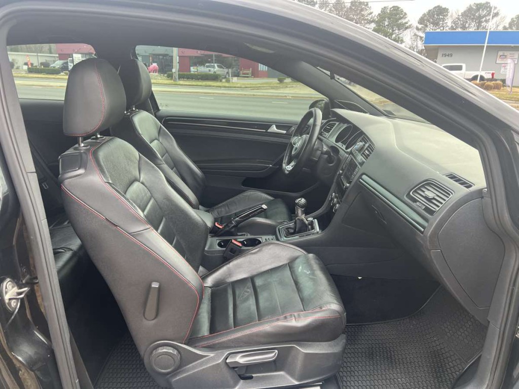 2016 Volkswagen GTI Image 12