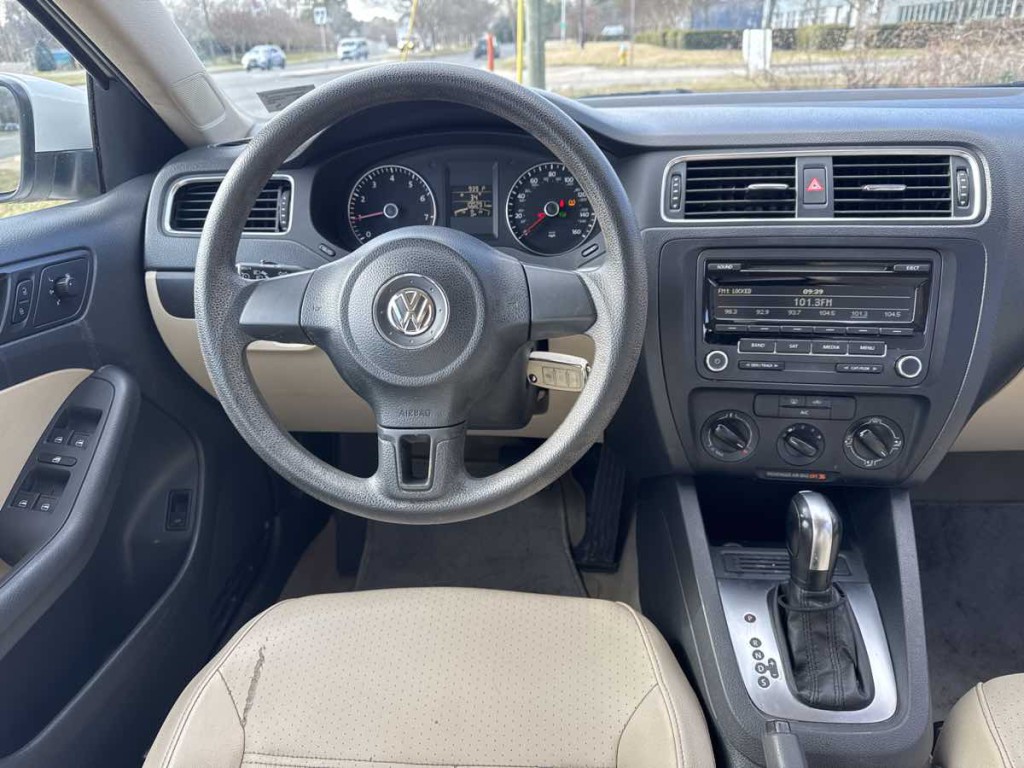 2014 Volkswagen Jetta Image 2