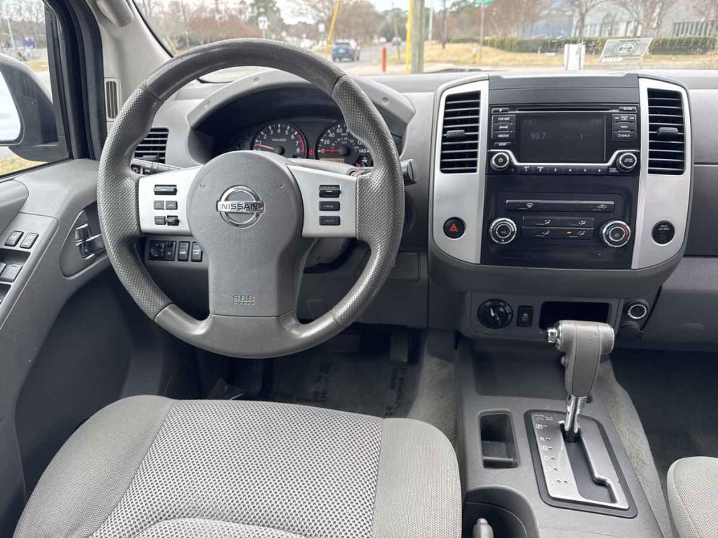 2016 Nissan Frontier Image 2