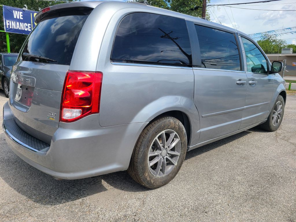 2017 Dodge Grand Caravan Image 3