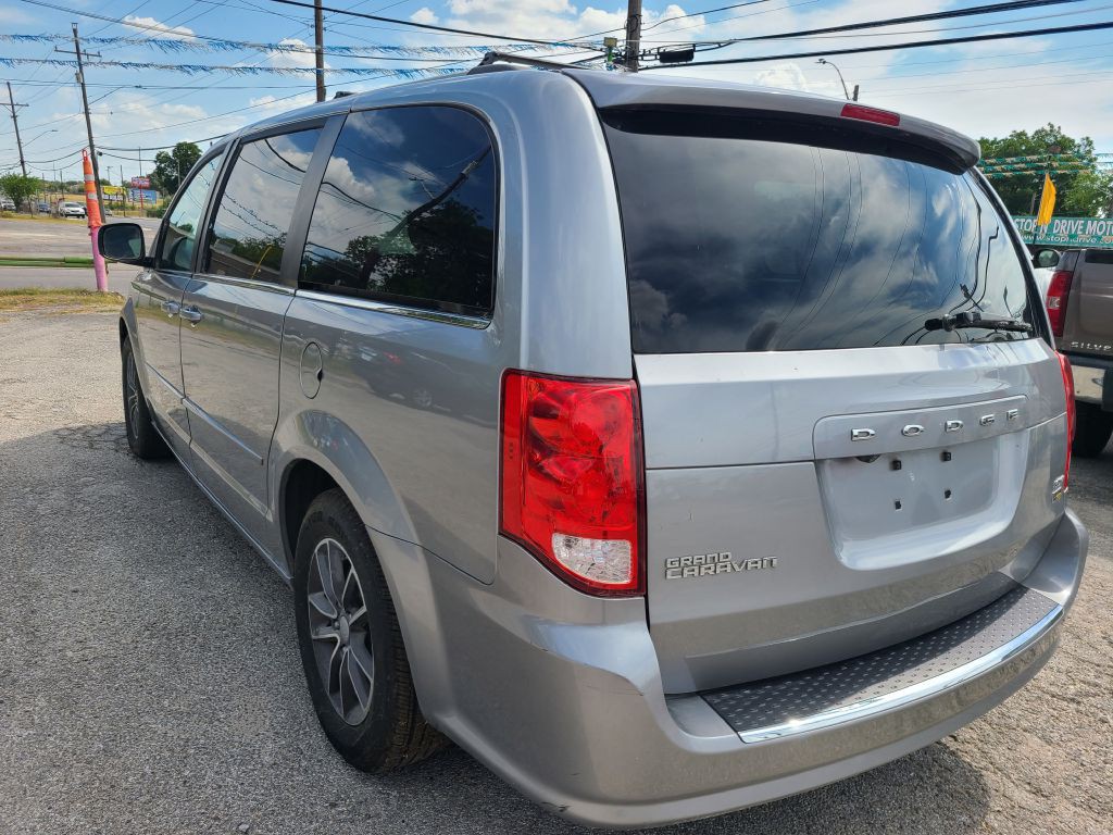 2017 Dodge Grand Caravan Image 4