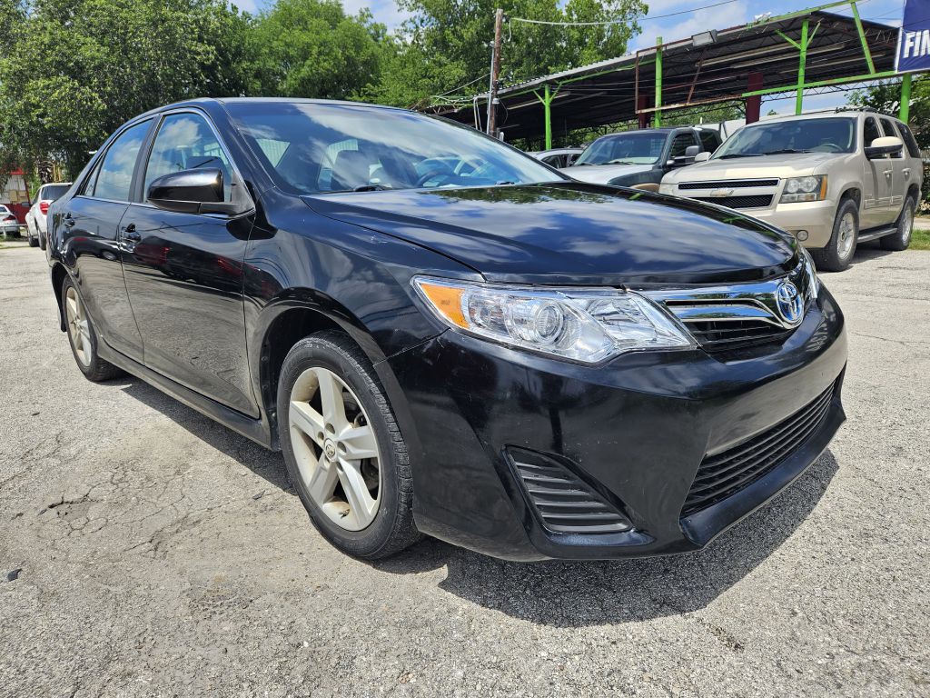 2012 Toyota Camry Image 2