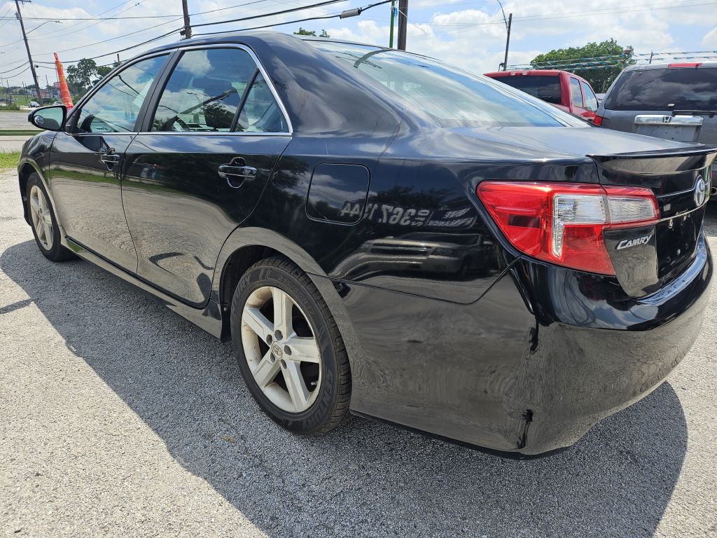 2012 Toyota Camry Image 4