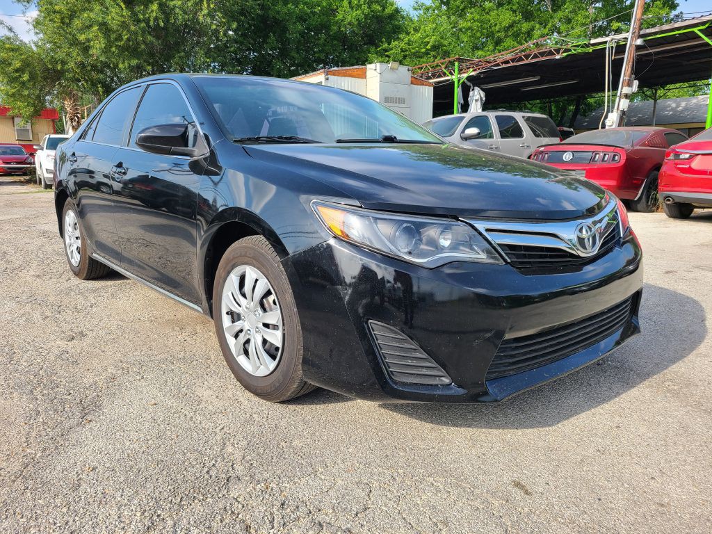 2012 Toyota Camry Image 2