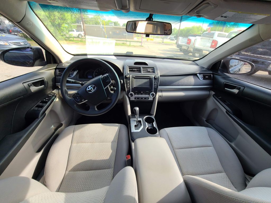 2012 Toyota Camry Image 6