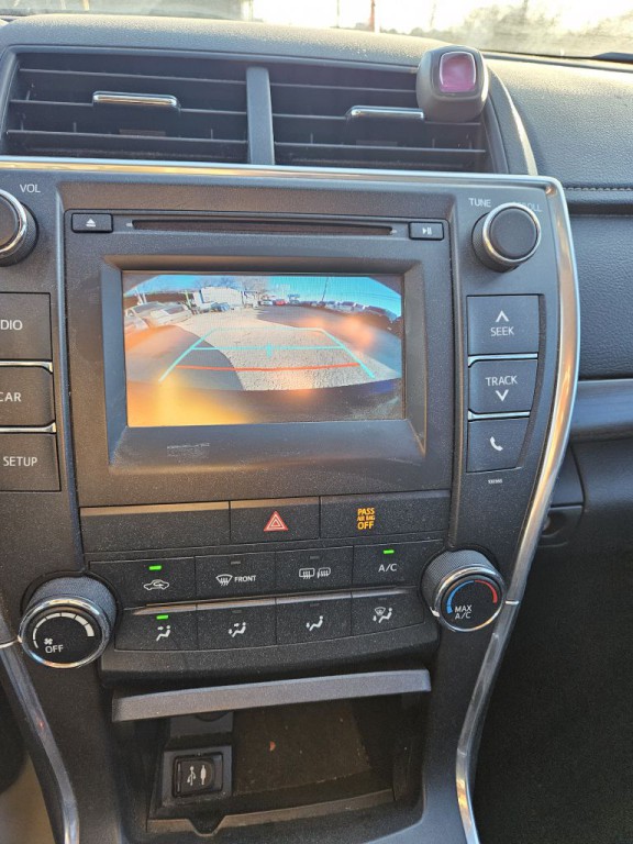2015 Toyota Camry Image 9