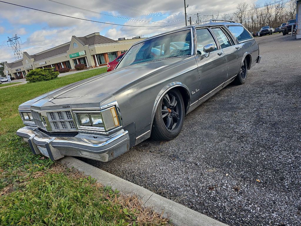 1986 Oldsmobile Custom Cruiser Image 2